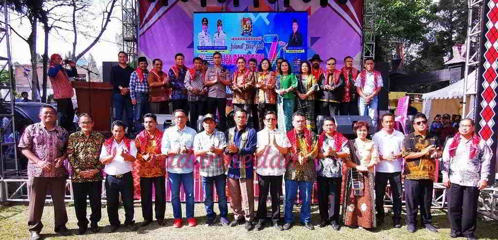 Bupati Karo Tutup Perayaan HUT Kabupaten Karo ke 74 di Berastagi