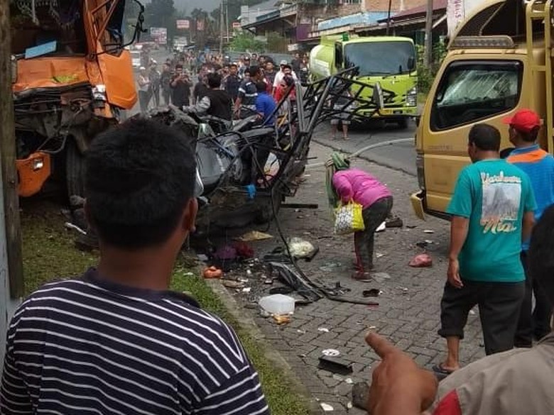 Tabrakan Beruntun di Sibolangit Sumut, Sejumlah Orang Terluka