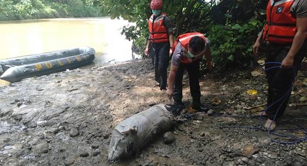 Patroli di Aliran Sungai Belawan, Tim TNI dan Polrestabes Medan Masih Temukan Bangkai Babi