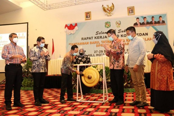 Pjs Walikota Medan Buka Raker dengan DPRD Kota Medan Bahas Rencana Kerja 2021