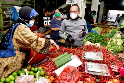 Tinjau Harga Bahan Pokok Pasar Petisah, Gubernur: Harga Relatif Stabil