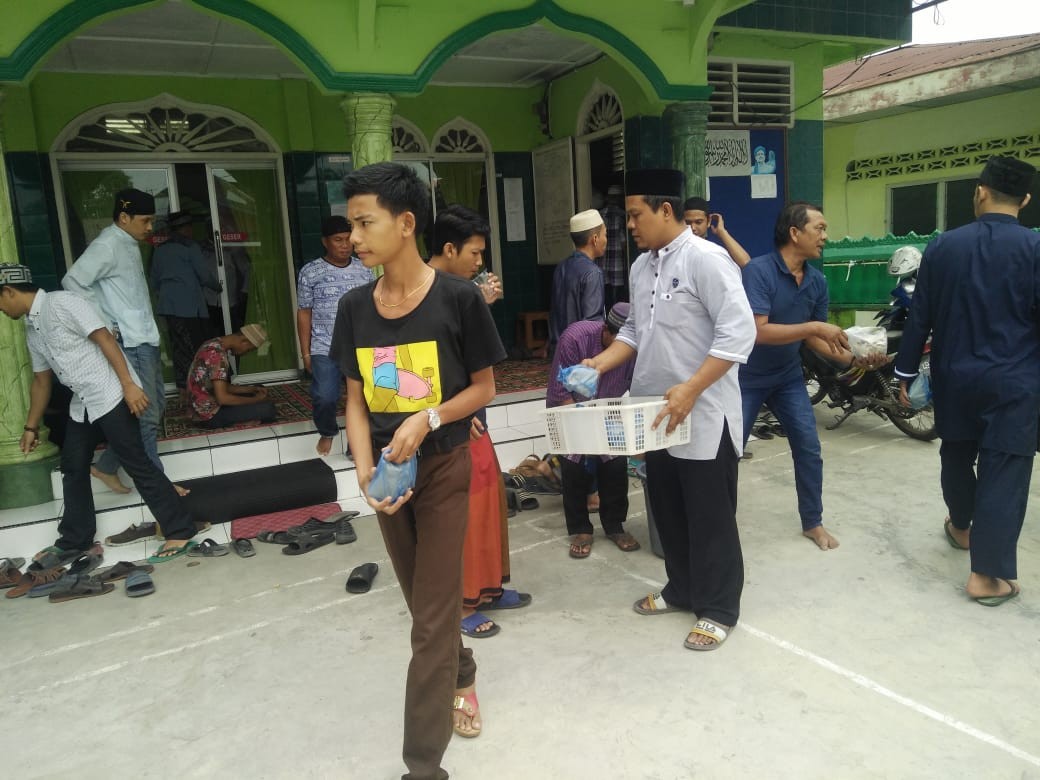 Jumat Berkah, BMH Salurkan 1000 Nasi Bungkus