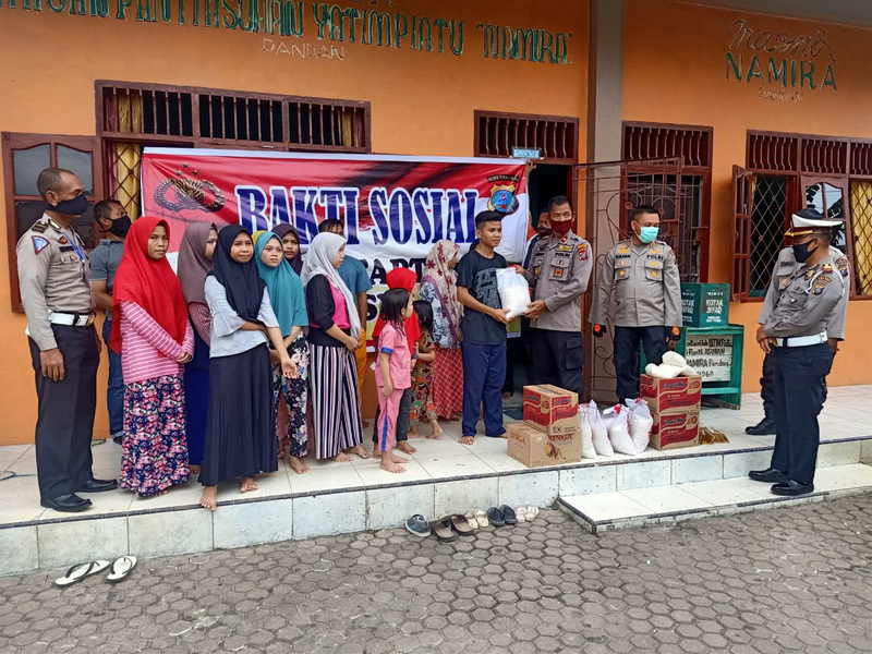  Polres Tapanuli Tengah Serahkan Bantuan Ke Panti Asuhan Namira