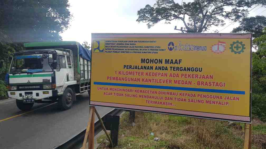 Medan Berastagi Kembali Macet Panjang, Ada Proyek Pembangunan Kantilever dan Mobil Rusak 