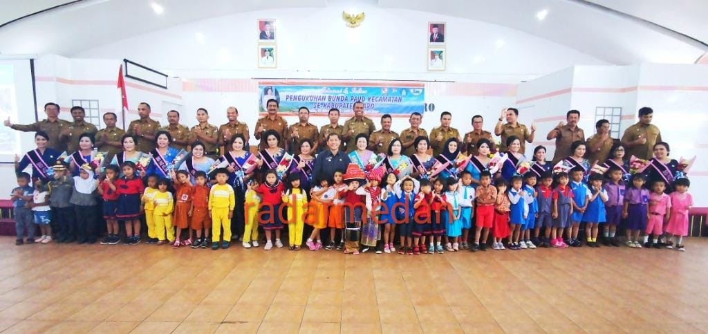 Ny Sariati Terkelin Brahmana Kukuhkan Bunda Paud se-Kab. Karo, Ini Nama Pesertanya 