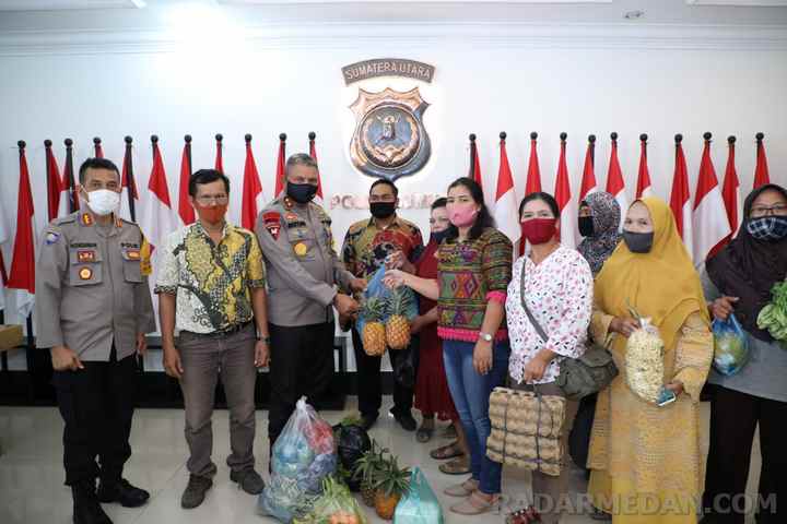 Dihadiahi Sayur Mayur, Kapolda Terima Komunitas Pedagang Sayur Tradisional