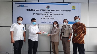 Amankan Aset Negara, PLN Kembali Terima 114 Sertipikat Tanah dari Kantor Pertanahan Kabupaten Toba