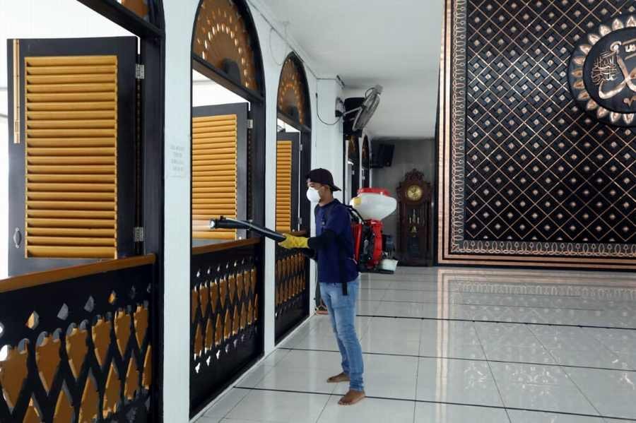 Di Asahan Sejumlah Tempat Ibadah Mendapatkan Penyemprotan Desinfektan