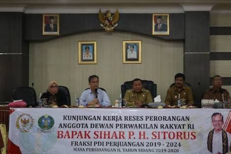 Masyarakat Sampaikan Aspirasi Dalam Reses Anggota DPR RI Sihar Sitorus di Sibolga