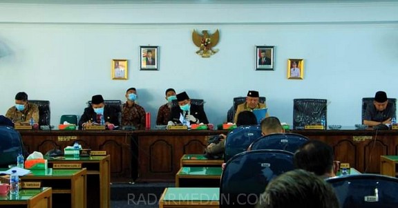 Bupati Dairi Beri Solusi Langsung Pada Sidang Nota Jawaban di DPRD