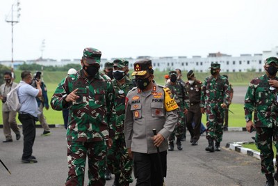 Kapolda Sumut Sambut Kedatangan KSAU di Lanud Soewondo Medan