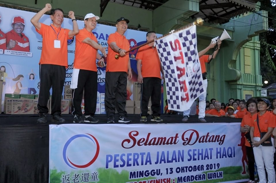Walikota Lepas Peserta Jalan Sehat Yayasan Senam Peremajaan Diri Indonesia (HaQi) Kota Medan