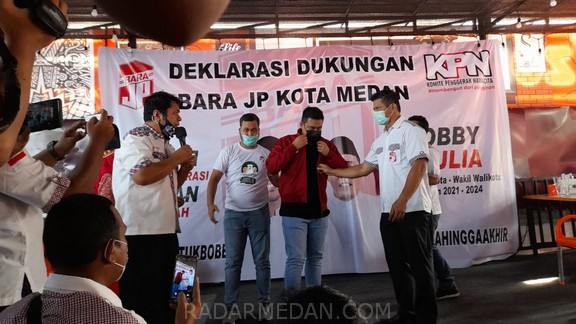 Peringatan Sumpah Pemuda Bobby Nasution Terima Jaket Kehormatan Bara JP