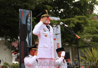 Wakil Bupati Dairi Pimpin Upacara Penurunan Bendera Merah Putih