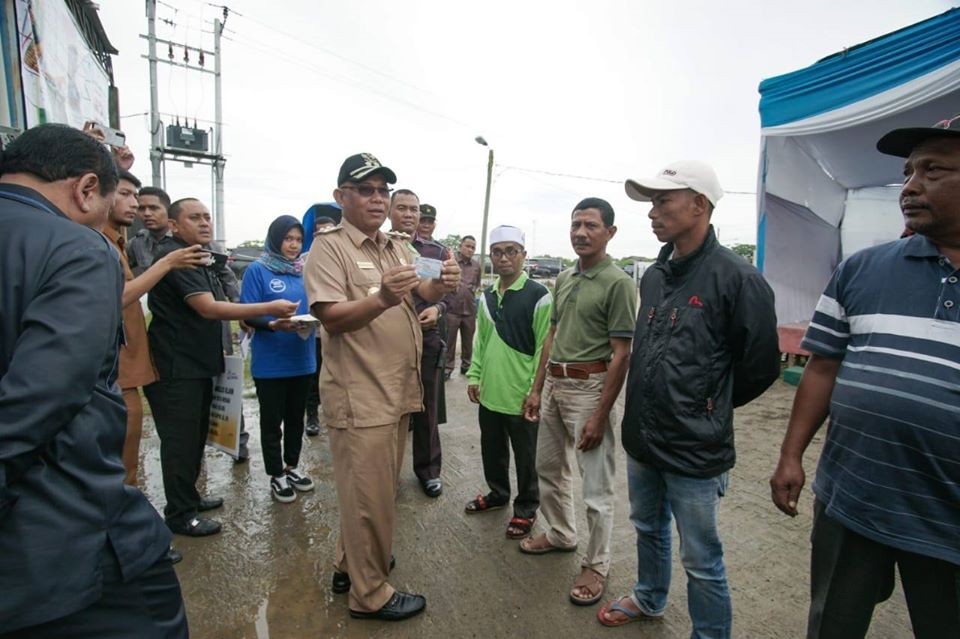 Nelayan Peroleh Kartu Usaha Pelaku Perikanan (KuSuka) dan Kartu Bantuan Premi Asuransi Nelayan