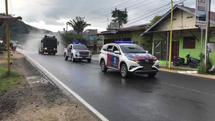 Polres Tapteng Turunkan Kenderaan Taktis Semprot Disinfektan