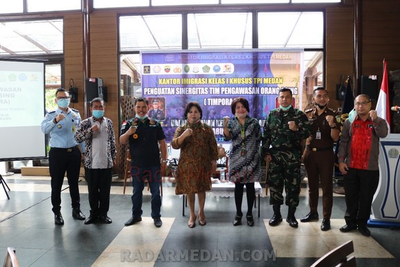 Wakil bupati Karo Buka Rapat Koordinasi Tim Pengawasan Orang Asing