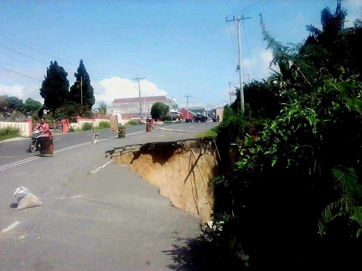 Jalan Longsor di Raya Simalungun Bertambah Parah