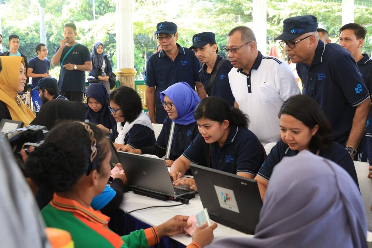 Wali Kota Medan Sosialisasikan Sensus Penduduk Online Momen Car Free Day di Lapangan Merdeka