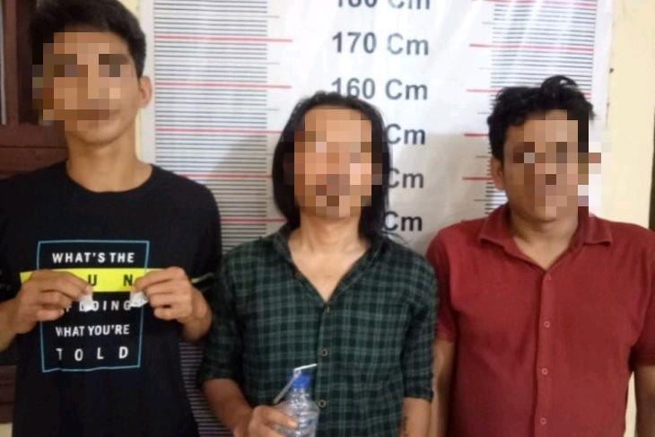Sedang Asyik Pesta Narkotika Jenis Sabu di Hotel Bahorok, Tiga Pria ini Ditangkap Polisi