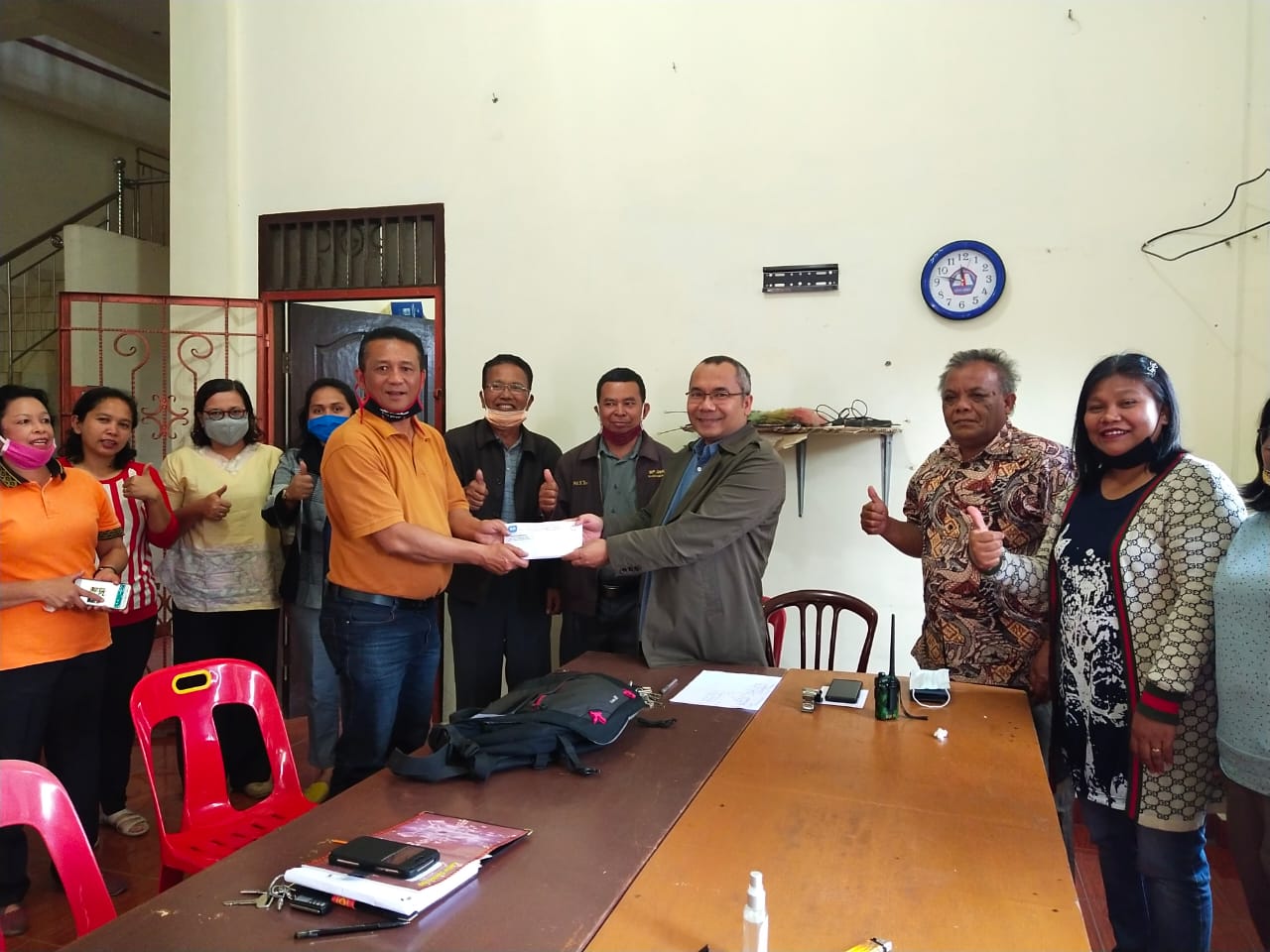 Keluarga Budi Sembiring Berbagi Kasih kepada Hamba Tuhan