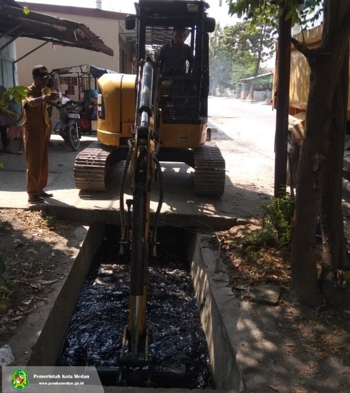 Dinas PU Kota Medan Normalisasi Gorong-gorong