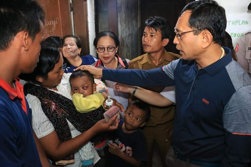 Pihatin Warga Kurang Mampu di Tiga Bolon, Bupati Simalungun Bantu Pengobatan