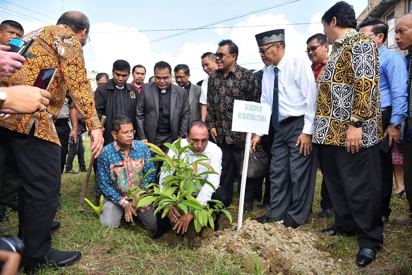 Syukuran Awal Tahun PGI Tanam Pohon Bersama Gubernur Sumut