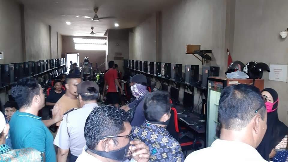 Camat Medan Area dan Polsek Medan Area Razia Warnet