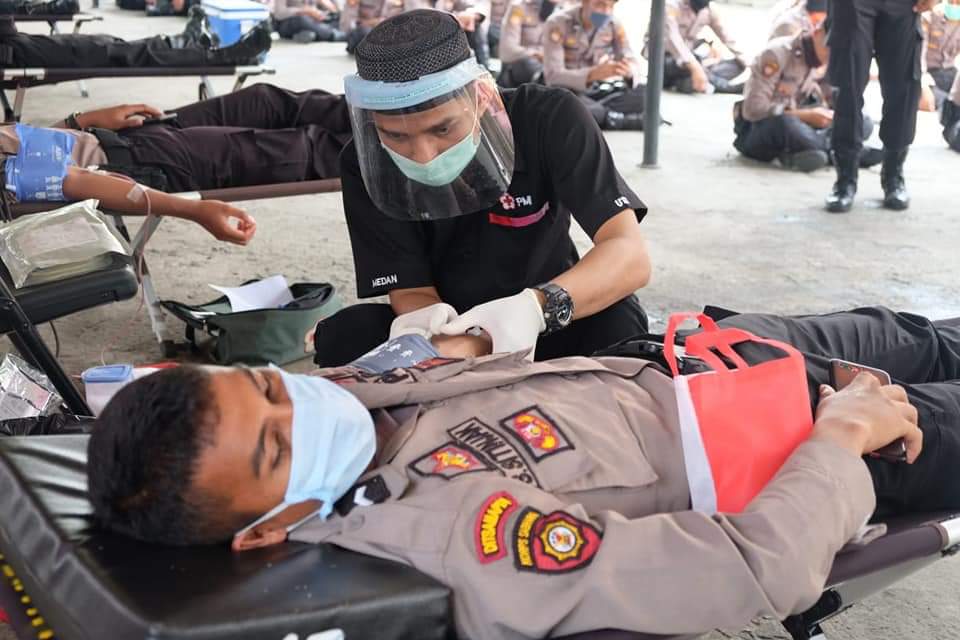 Stok Darah PMI Menipis, Personil Poldasu Gelar Aksi Donor Darah 