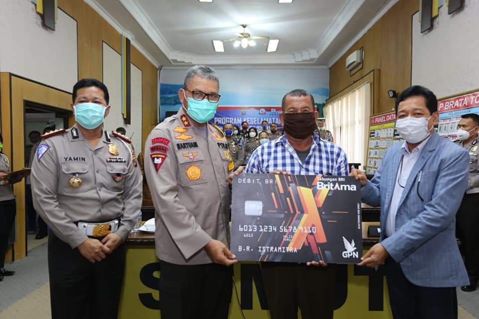 Kapolda Sumut Salurkan Bantuan Presiden kepada Sopir