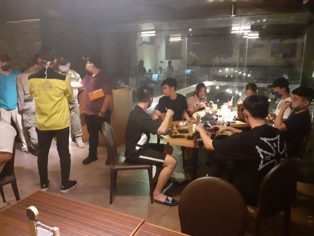 Tim Masih Temukan Keramaian di Cafe Malam Hari 