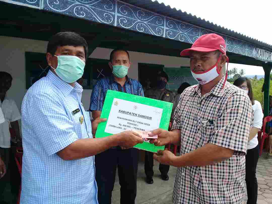 Wakil Bupati Samosir Monitor Penyaluran BLT di Onan Runggu