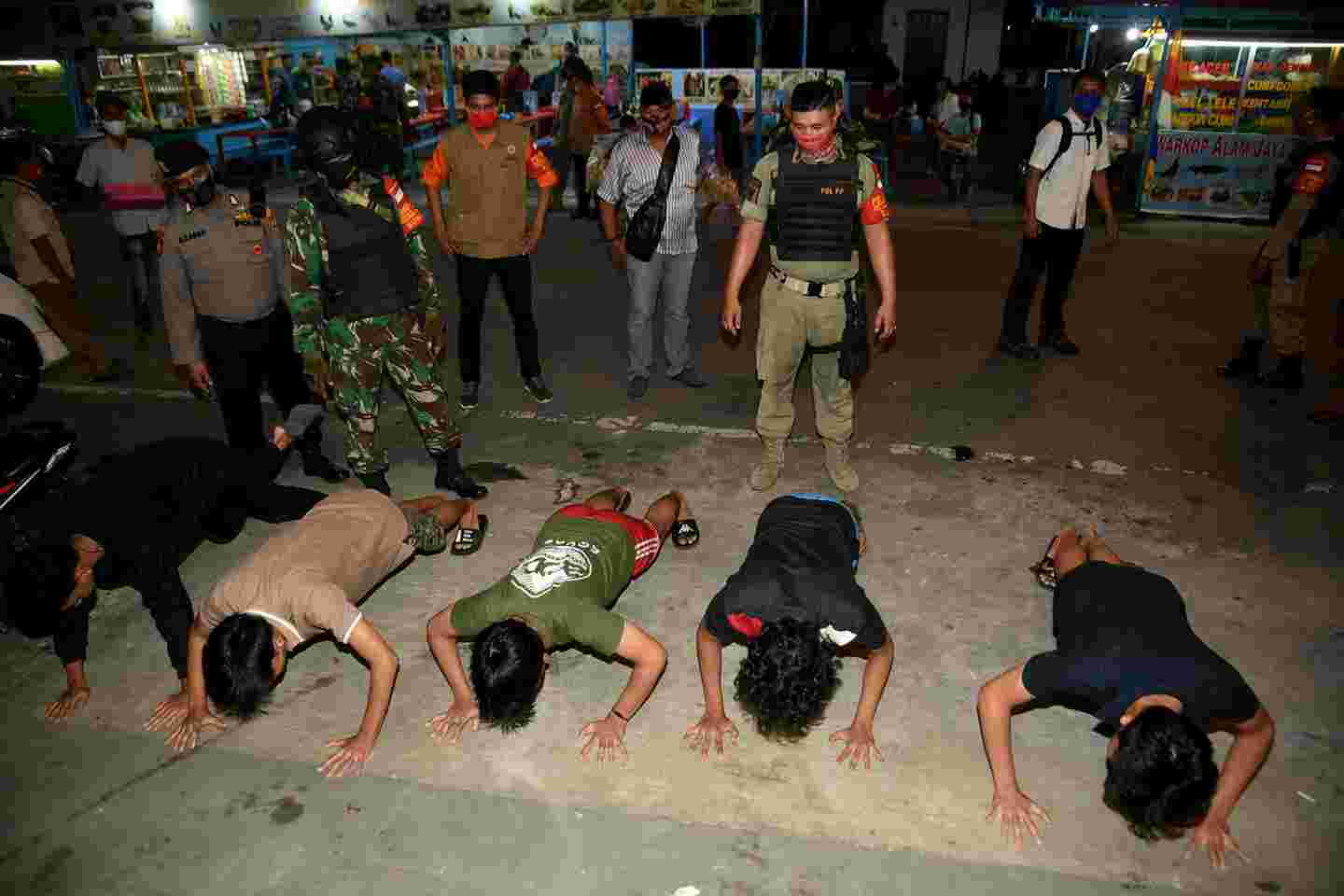 Lanjutan Razia Prokes di Kawasan Kuliner Medan, Banyak Pengunjung Tidak Jaga Jarak