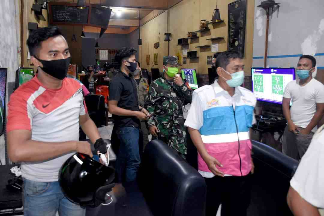 Langgar Protokol Kesehatan Pengunjung Rental Play Station dan Warung Dibubarkan
