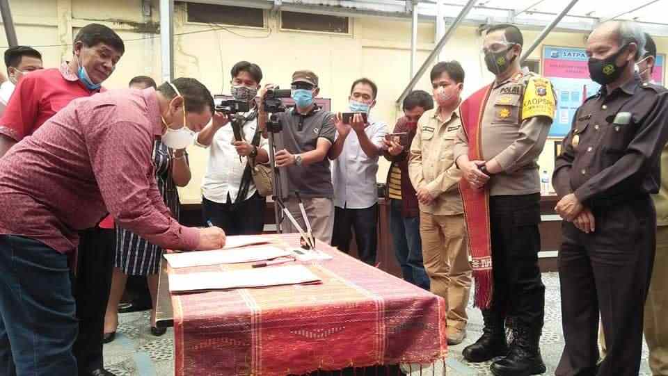 Tim Sukses dan Paslon Tandatangani Fakta Integritas Pilkada Damai di Samosir 