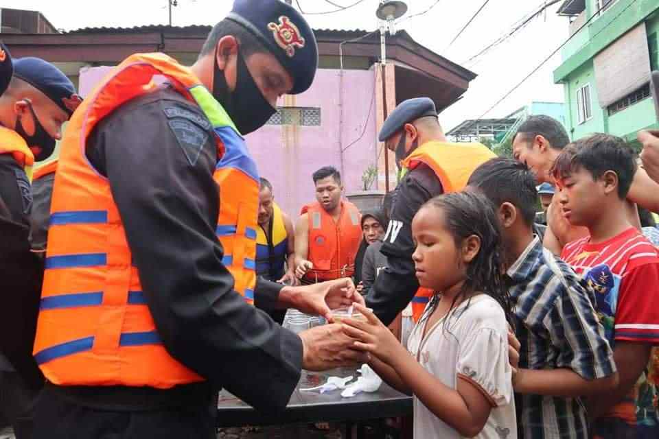 Polda Sumut Dirikan Dapur Lapangan untuk Bantu Masyarakat Terdampak Banjir