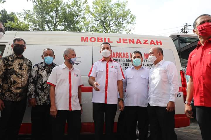 PMI Terima Bantuan Mobil Jenazah dan Depot Disinfektan