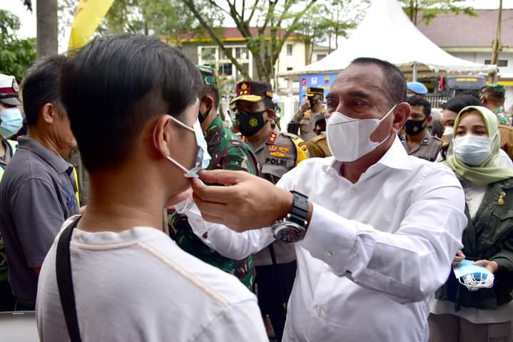 Sosialisasikan Prokes ke Pasar, Gubsu Senang Lihat Warga Taati Aturan