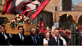 Pelayat Memadati Jalanan di Milan untuk Upacara Pemakaman Legenda Franco Baresi