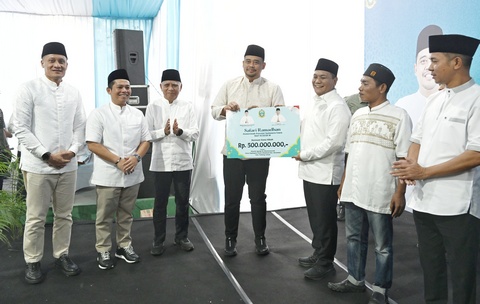 Gubernur Bobby Nasution Serahkan Hibah Rp500 Juta, Tekankan Masjid Harus Sejahterakan Jemaah