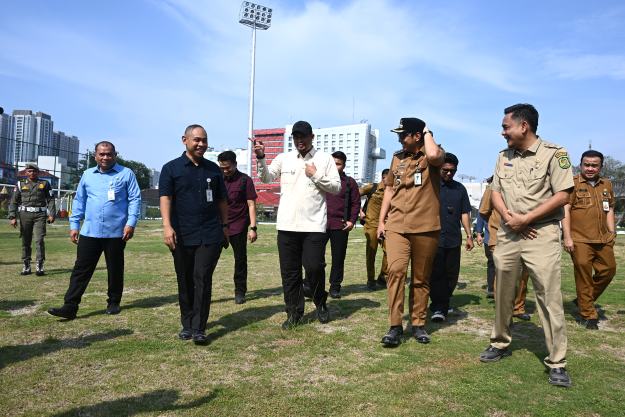 Bobby Nasution Tinjau Lapangan Kebun Bunga, Minta Perawatan Dilakukan Profesional
