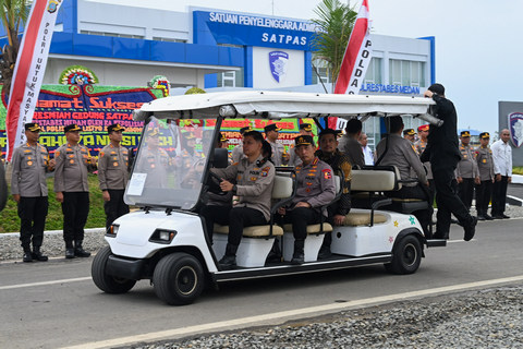Gubernur Bobby Nasution Dampingi Kapolri Lepas Bantuan untuk Korban Bencana di Sumatera