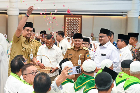 Tepung Tawari Calon Jemaah Haji, Bobby Nasution: Jaga Kekompakan dan Nama Baik Sumut