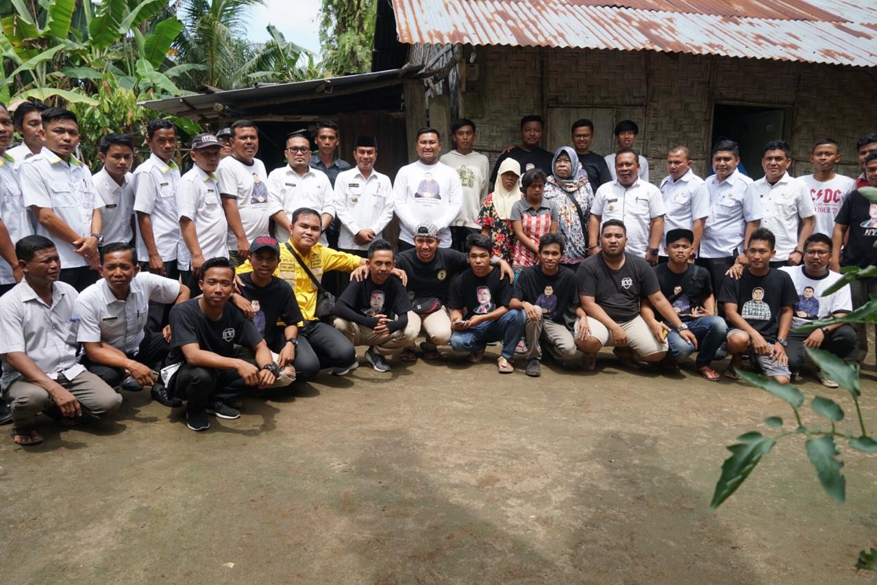 Persatuan Mahasiswa  dan Pemuda (PMP) Kabupaten Labuhanbatu Utara dan Anggota DPRD Bedah Rumah