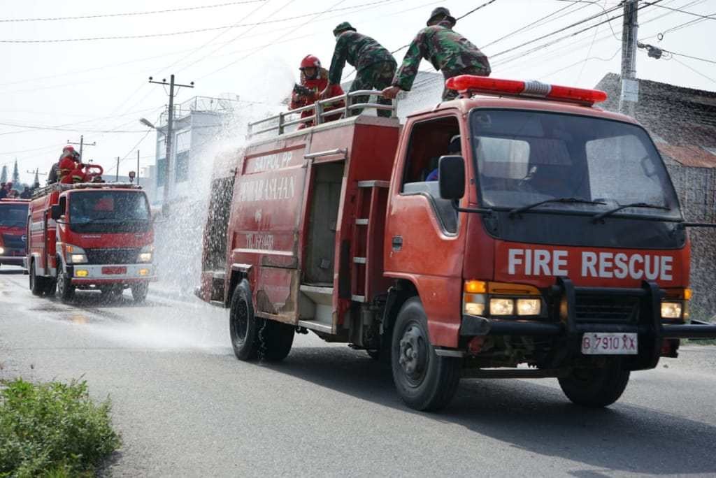 Tim Gugus Tugas Covid-19 Asahan Hujani Kota Kisaran dengan Disinfektan