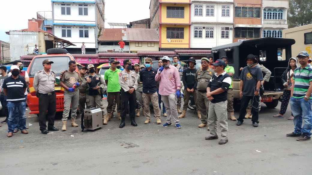 Satpol PP, DPRD, Kapolsekta Berastagi, Sosialisasikan Himbauan Pencegahan Covid-19 di Pusat Pasar