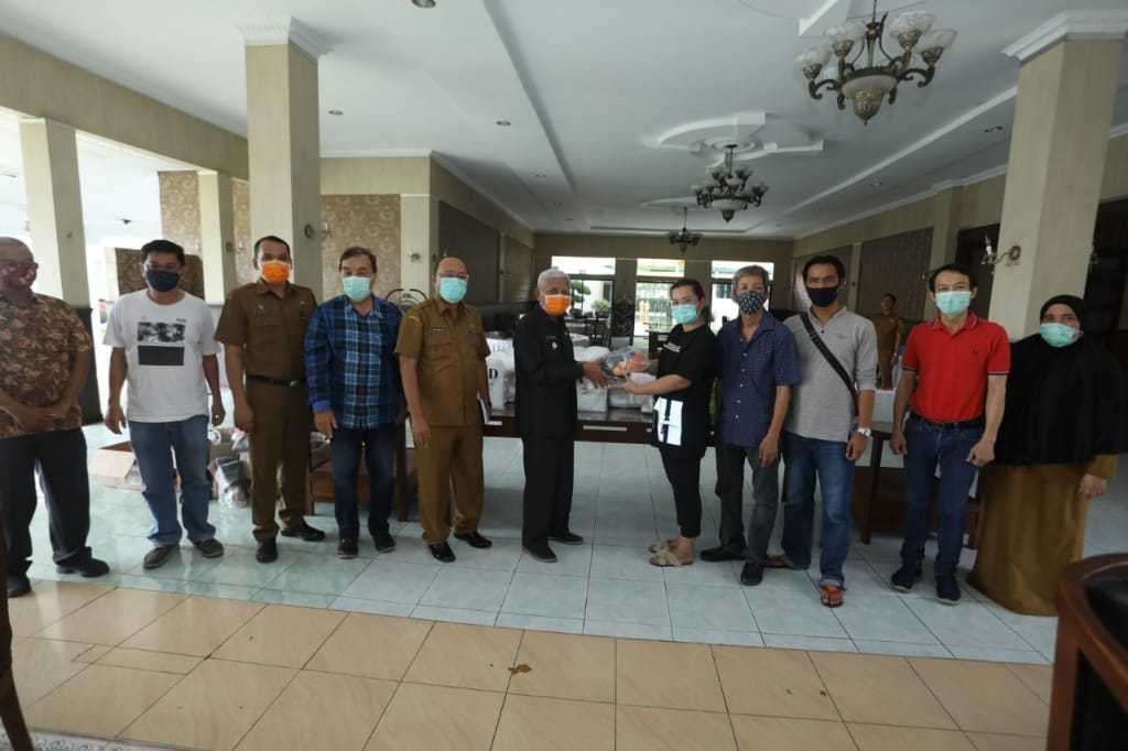 Bupati Asahan Terima Bantuan APD dan Peralatan Lainnya dari Warga Tionghoa
