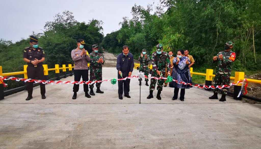 TMMD ke 107 Usai, Bupati Karo dan Dandim 0205/TK Gunting Pita Selesaikan Program