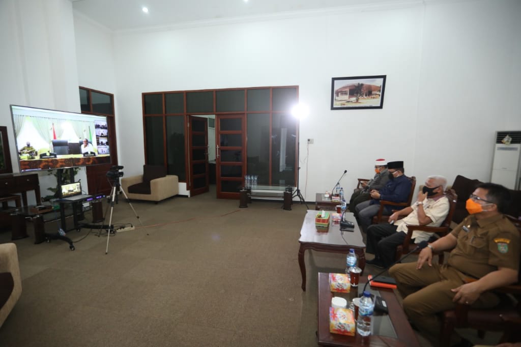 Bupati Asahan Mengikuti Vidcon dengan Gubsu serta Para Kepala Daerah